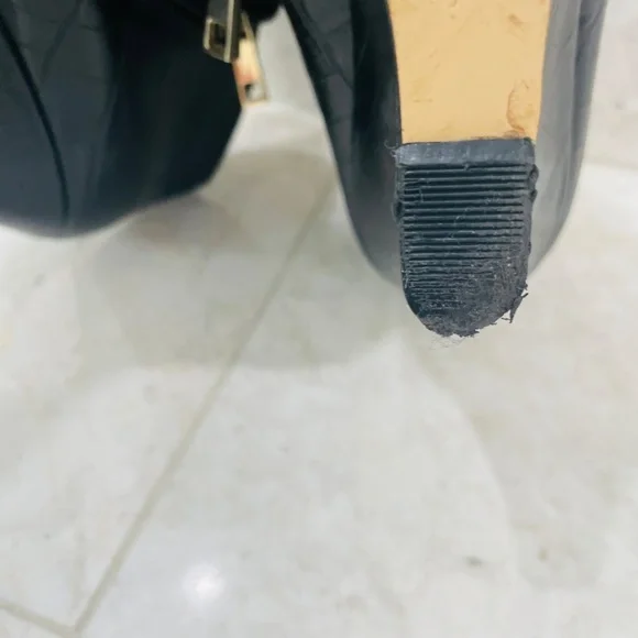 ANN TAYLOR {7.5} Black Leather Wedge Bootie Shoes Embossed "Lottie" - Picture 9 of 9